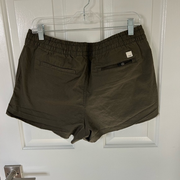 Vuori Women’s Vintage Ripstop Shorts In Oregano Green - Picture 4 of 5